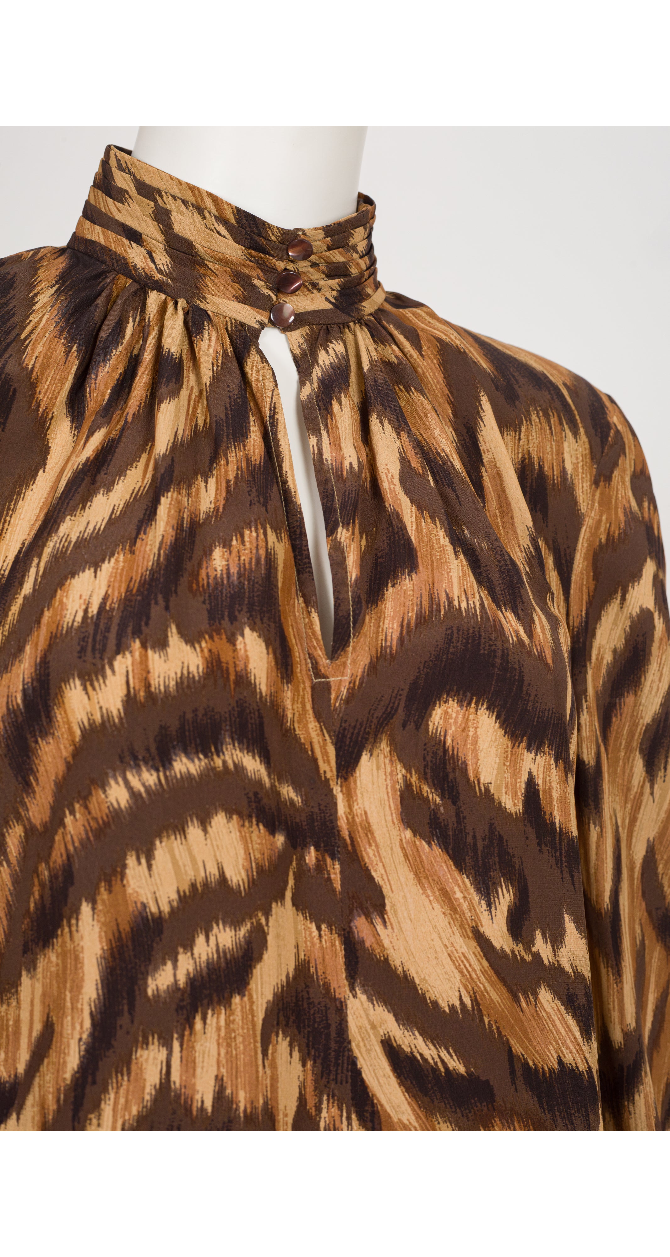 1980s Tiger Stripe Silk Keyhole Neckline Long Sleeve Blouse