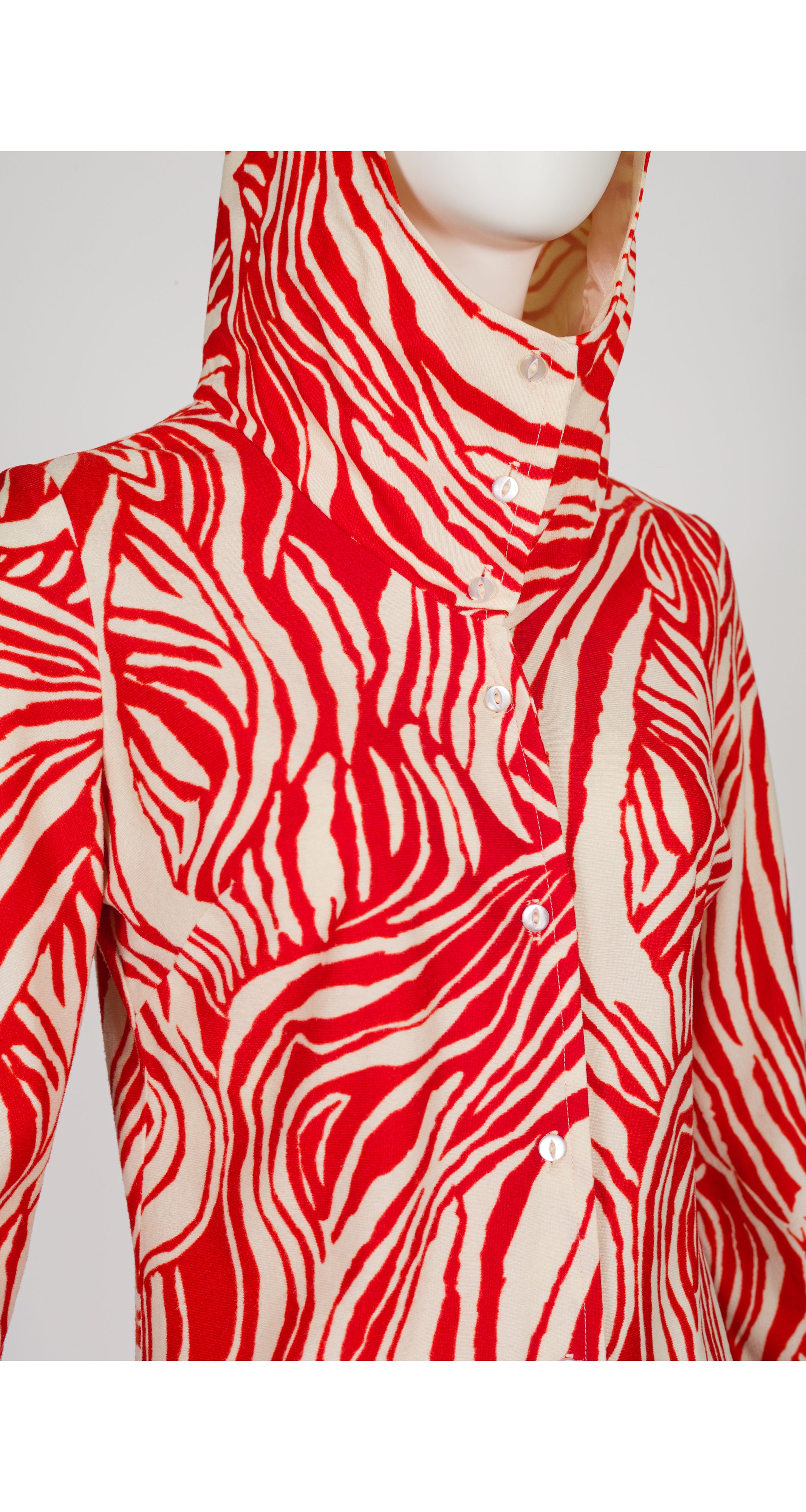 1970s Abstract Swirl Print Long Sleeve Hooded Dress