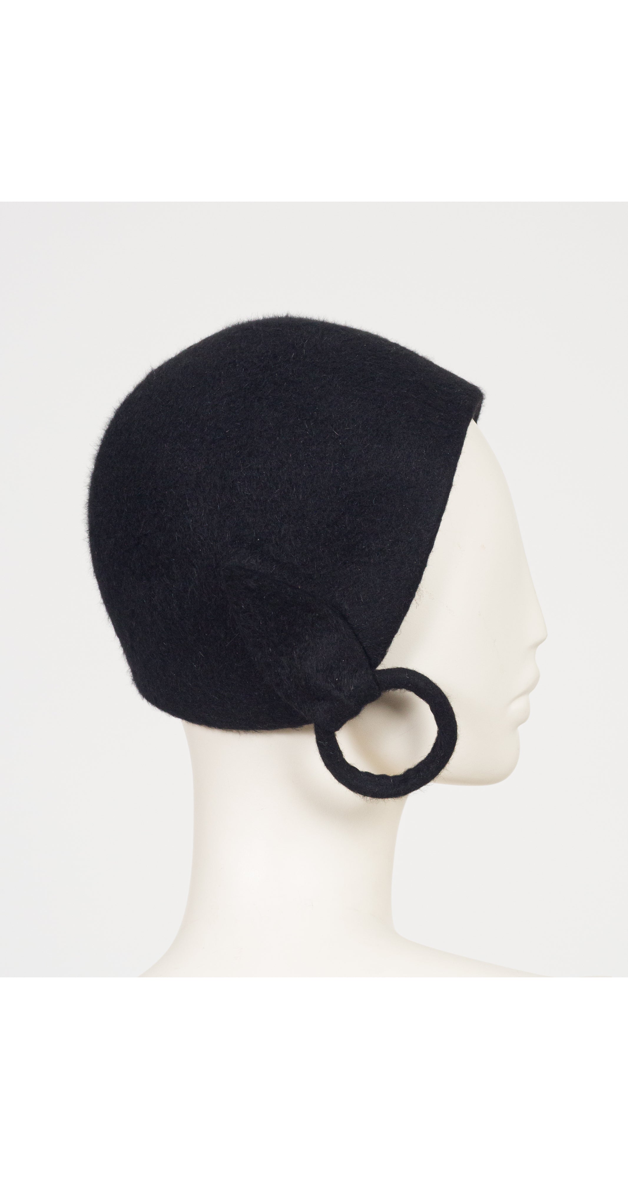 1960s Black Beaver Felt Ring Cloche Hat