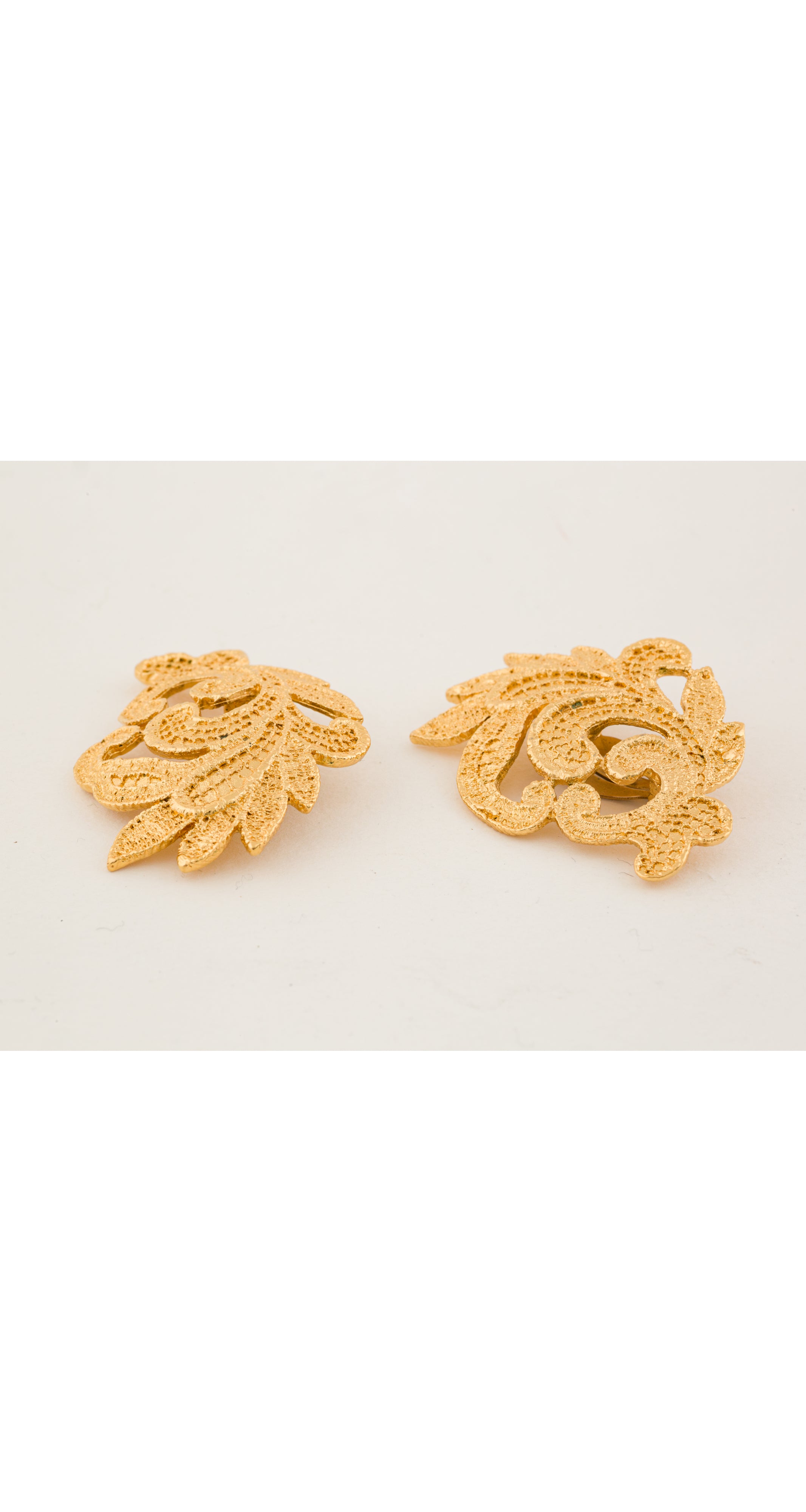 1980s Lace Leaf Gold Metal Clip-On Earrings