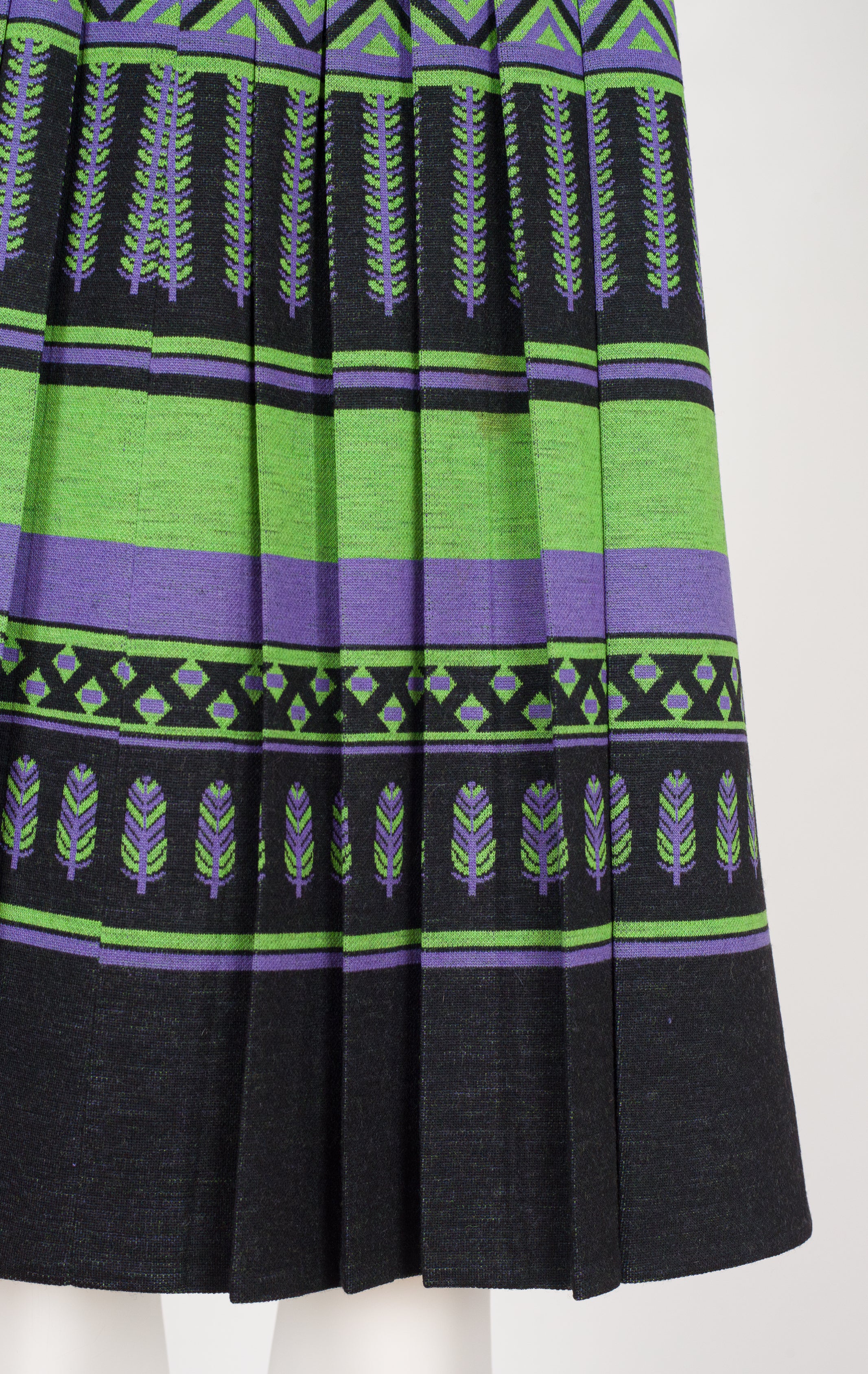 1973-74 F/W Feather Geometric Print Black Wool Jersey Pleated Skirt