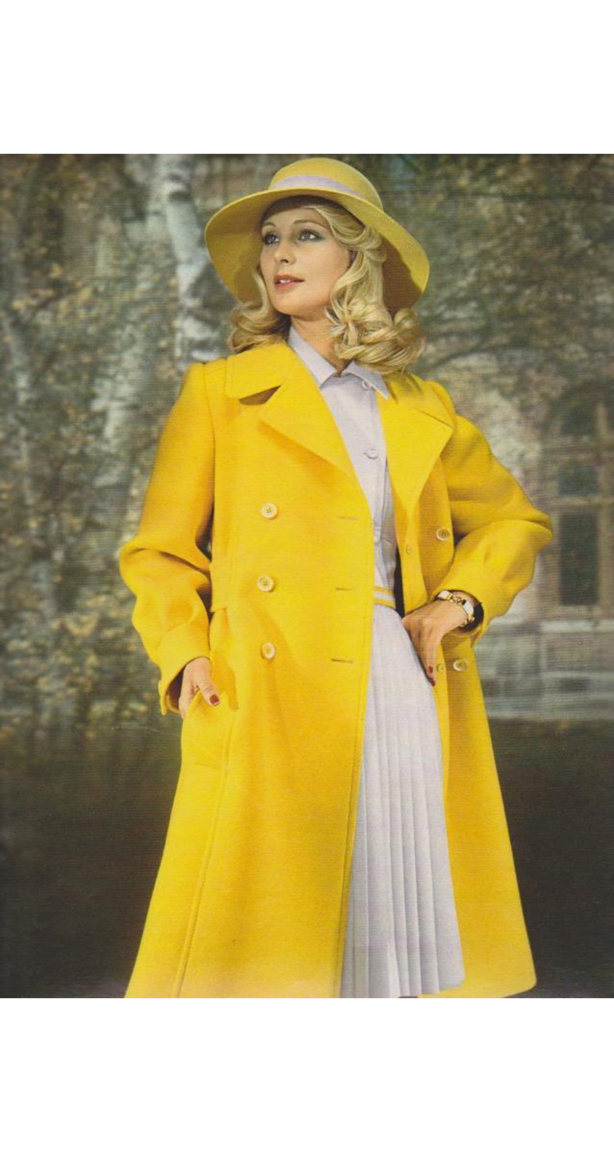 1973 Faux Jade & Gold Link Bracelet