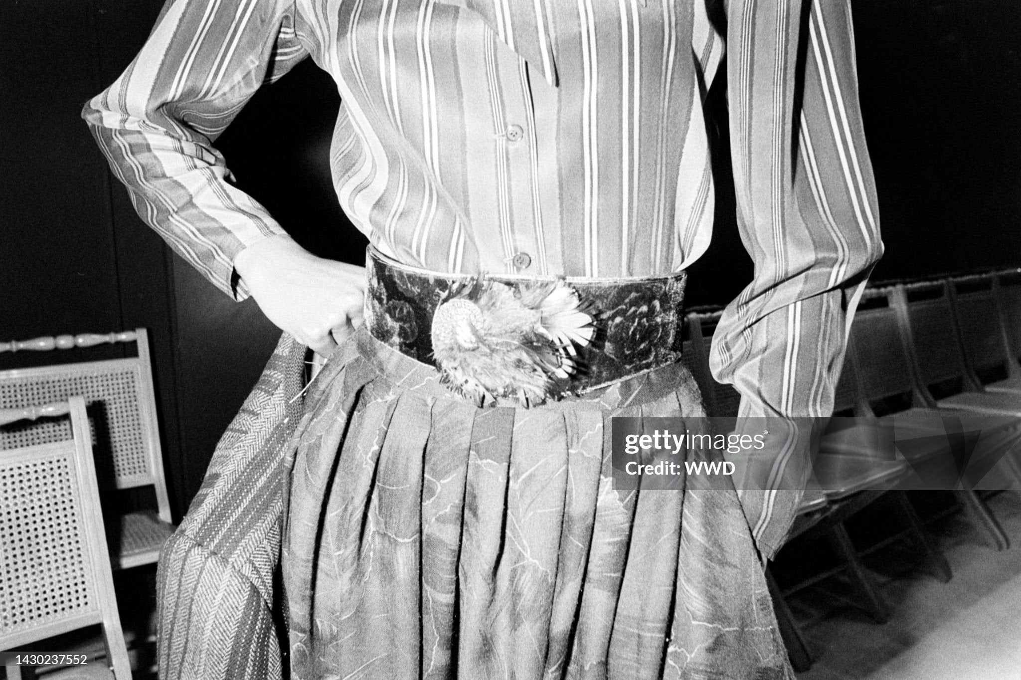 1981 Documented Hummingbird Feather Floral Velvet Belt