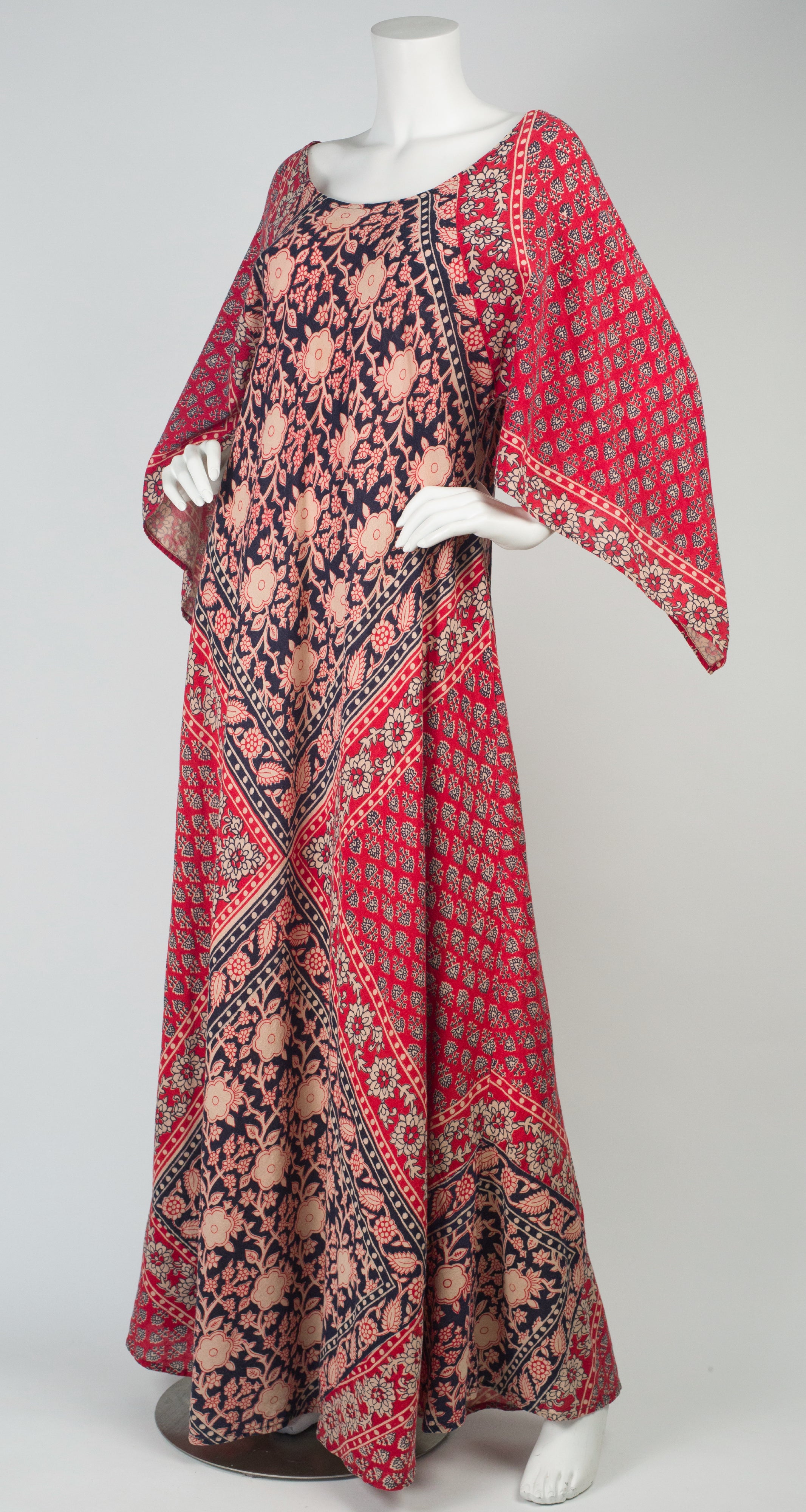1970s Indian Cotton Block Print Angel Sleeve Caftan