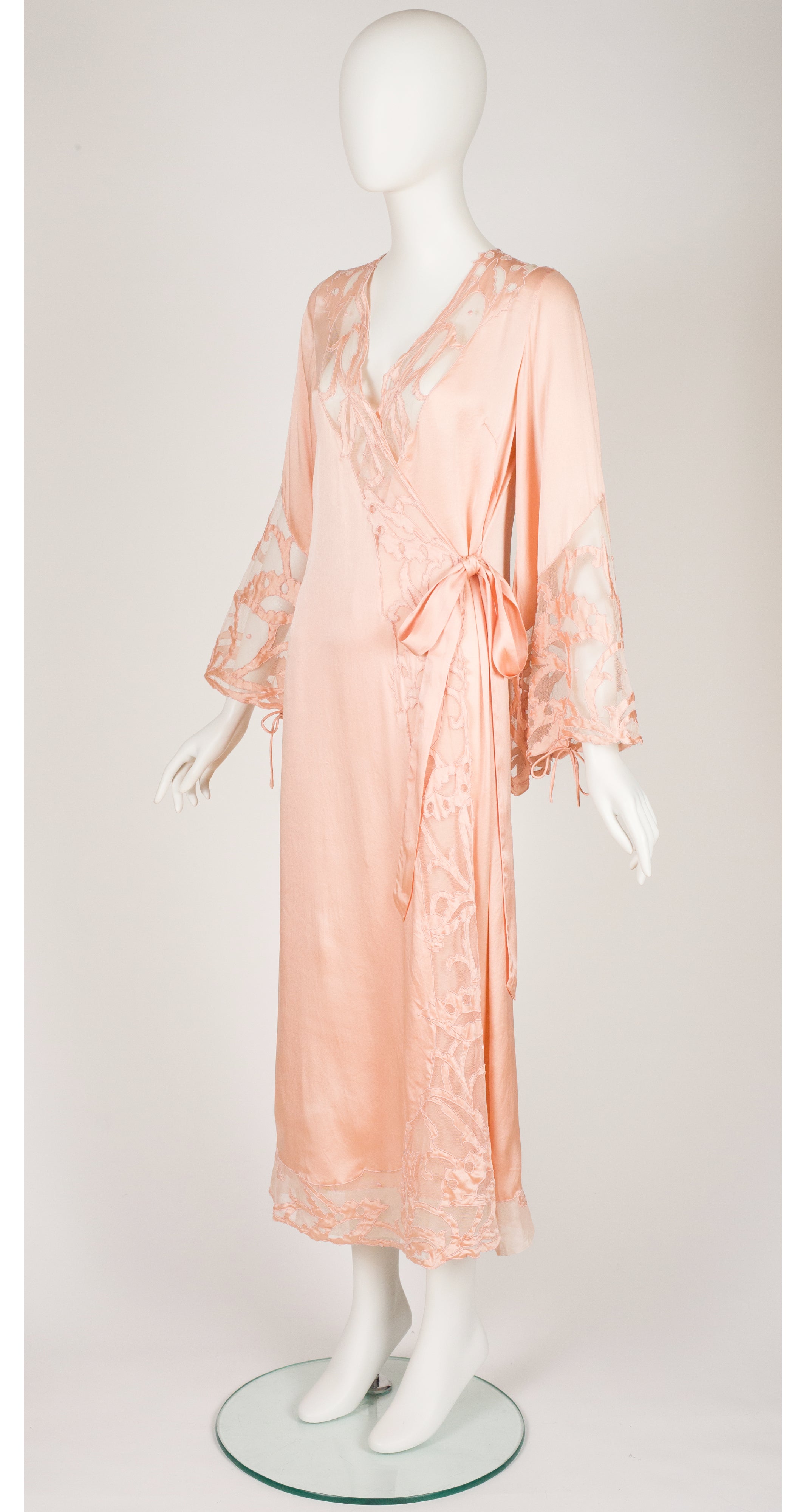 1930s Peach Silk & Floral Lace Angel Sleeve Dressing Gown