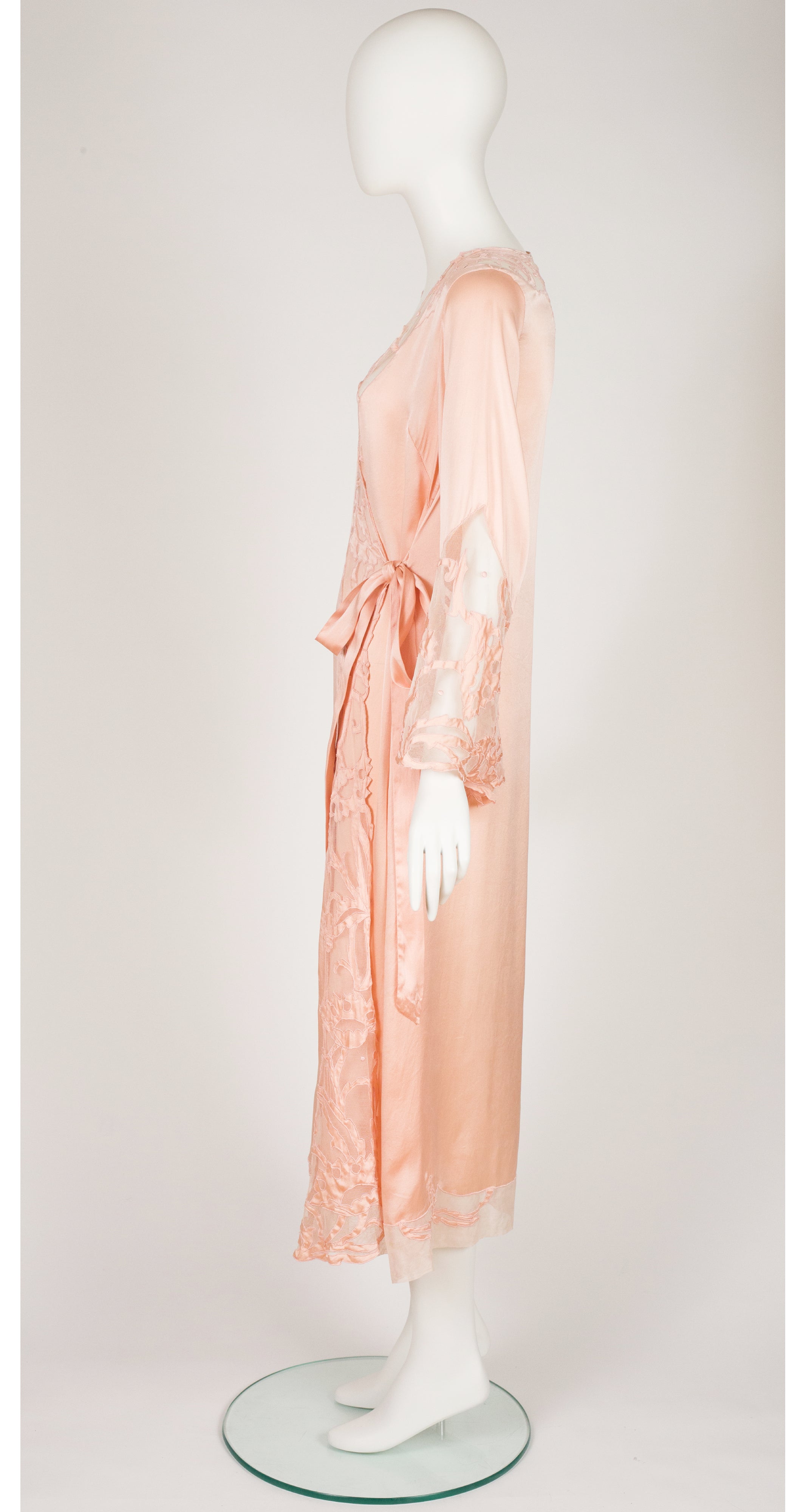 1930s Peach Silk & Floral Lace Angel Sleeve Dressing Gown