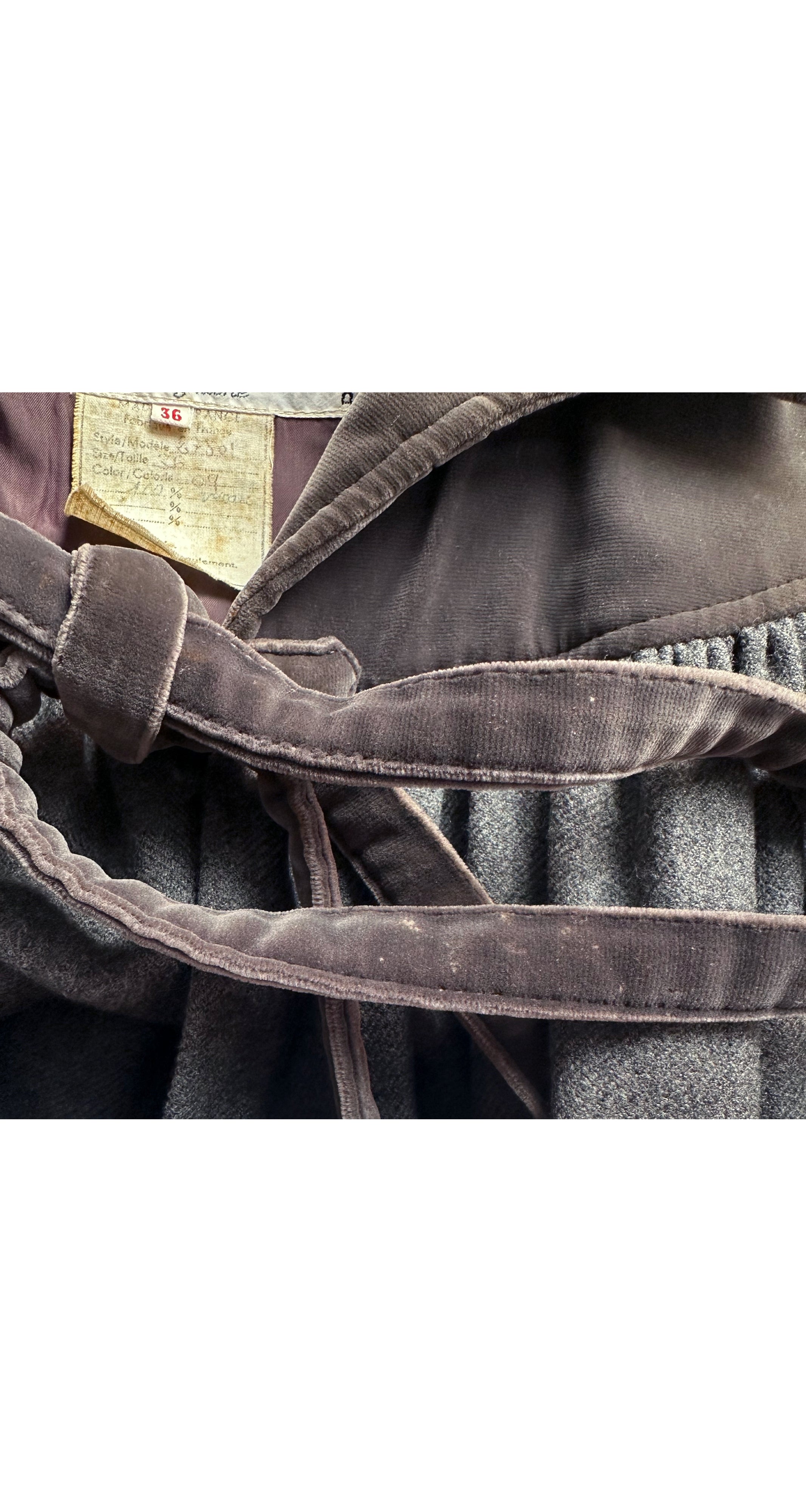 1981 F/W Gray Wool & Velvet Collared Cape