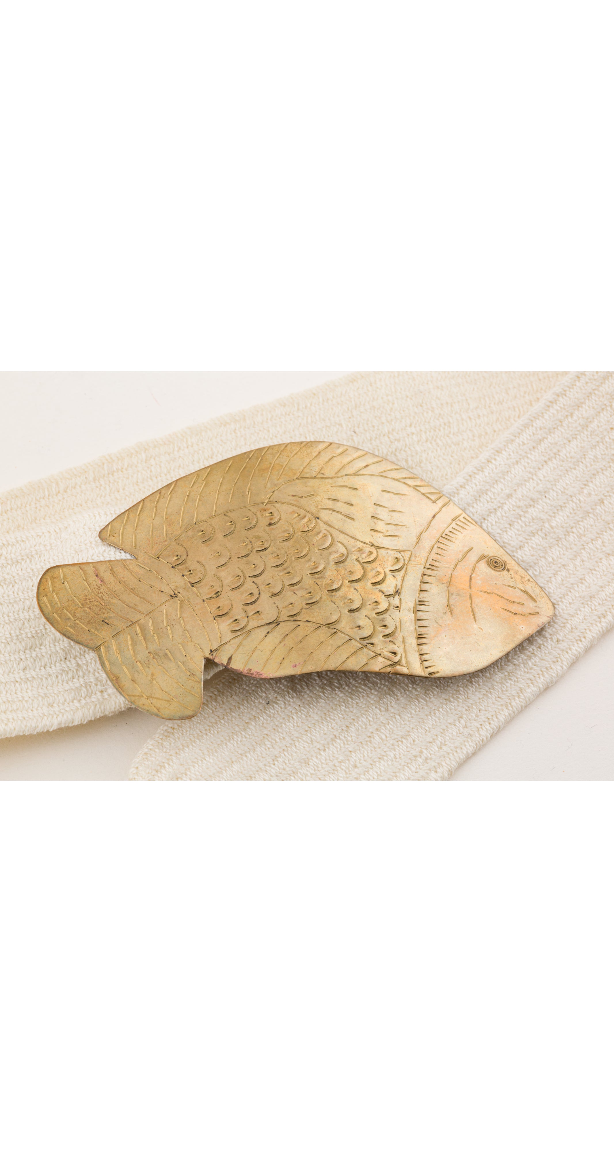 1980s Brass Fish Buckle Cream Adjustable Stretch Belt
