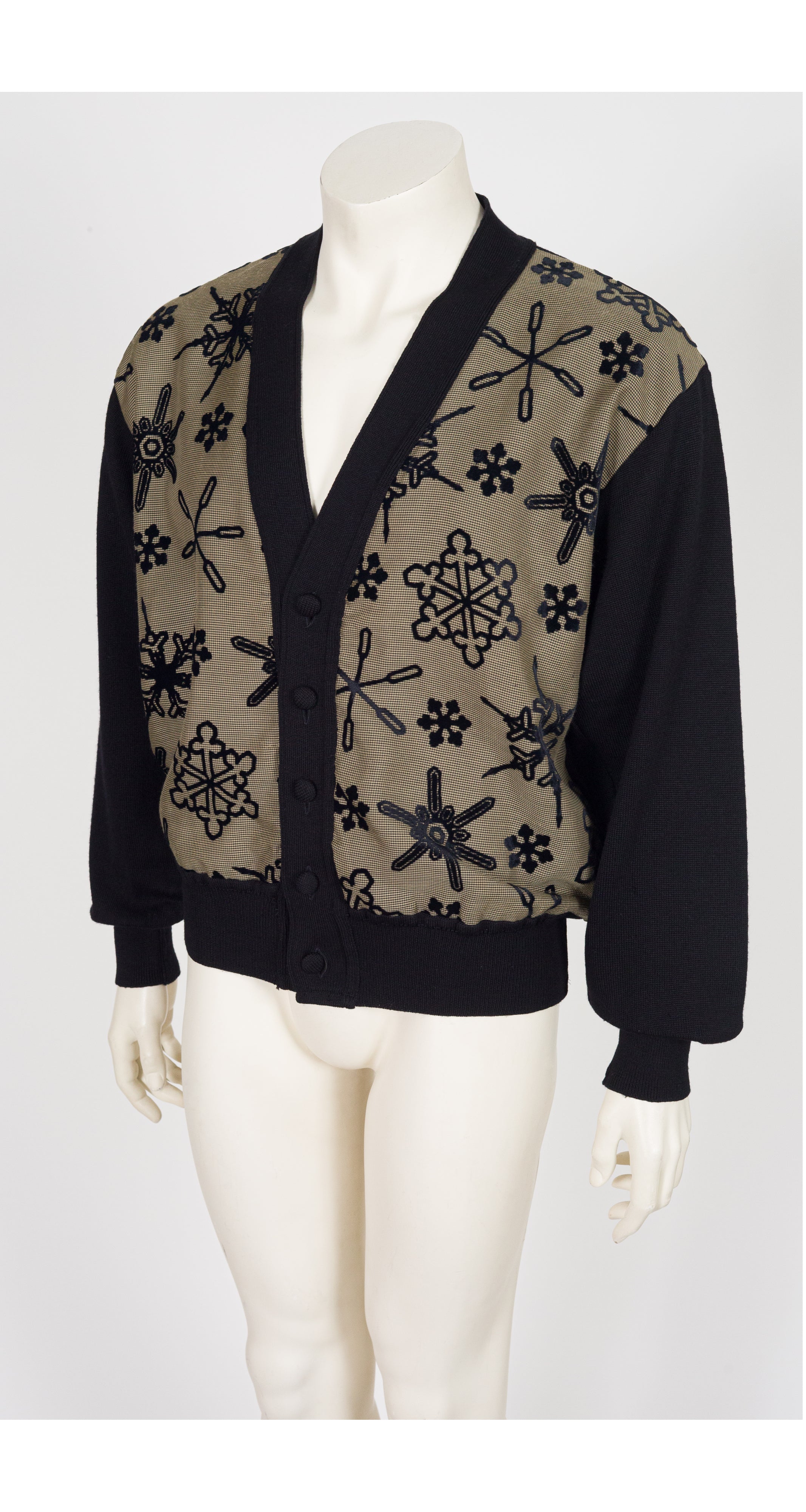 1980s Men's Snowflake Houndstooth Print Black Wool Cardigan