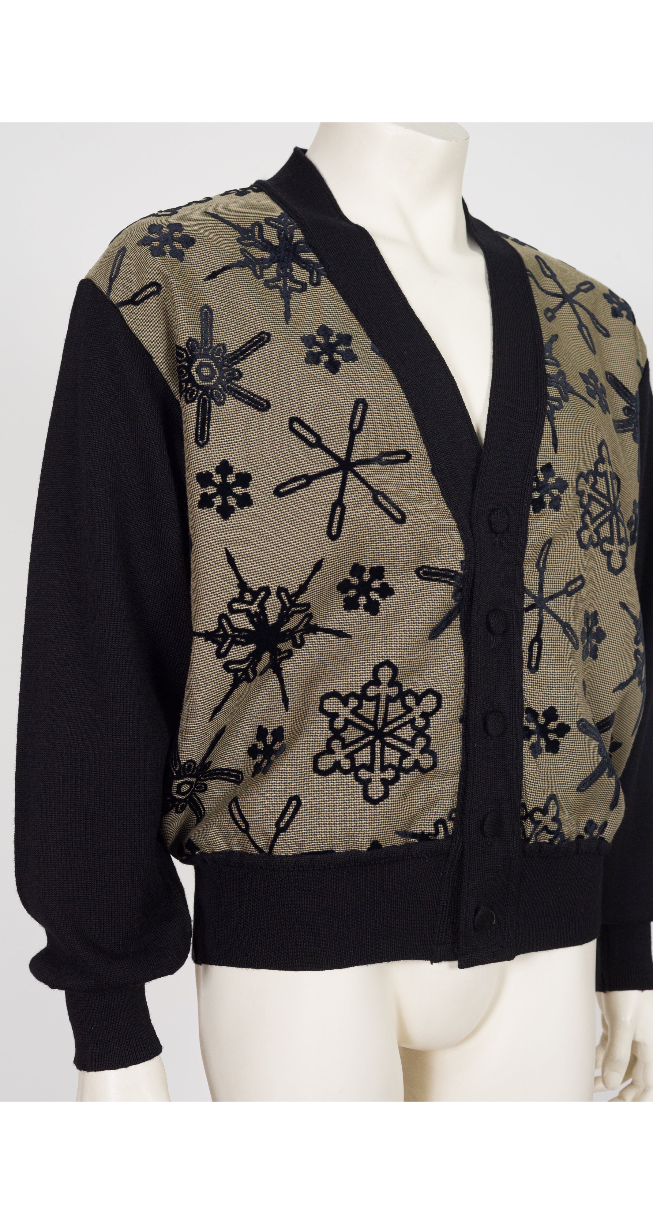 1980s Men's Snowflake Houndstooth Print Black Wool Cardigan