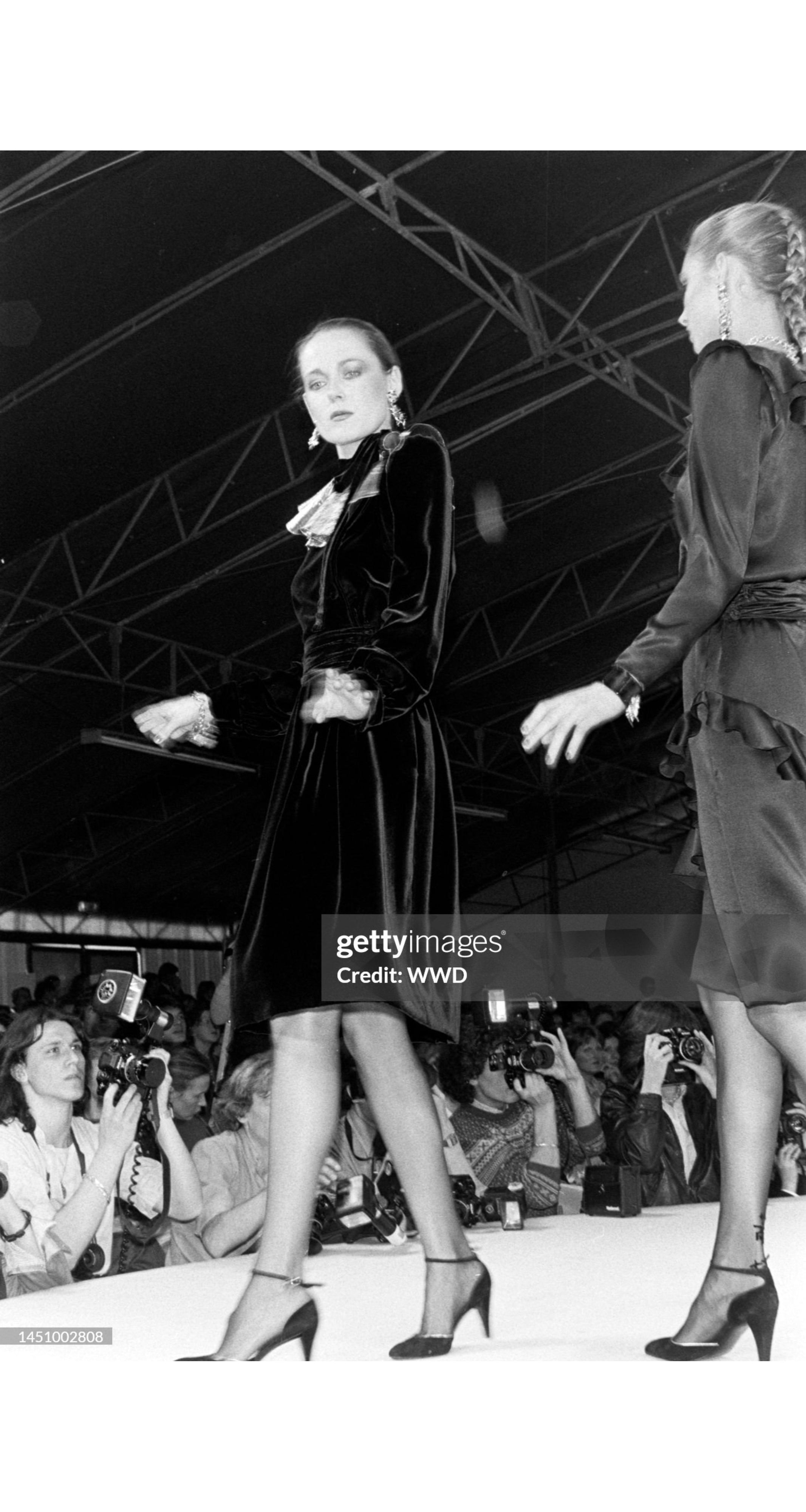 1981-82 F/W Gold Lamé Collar Black Velvet Dress