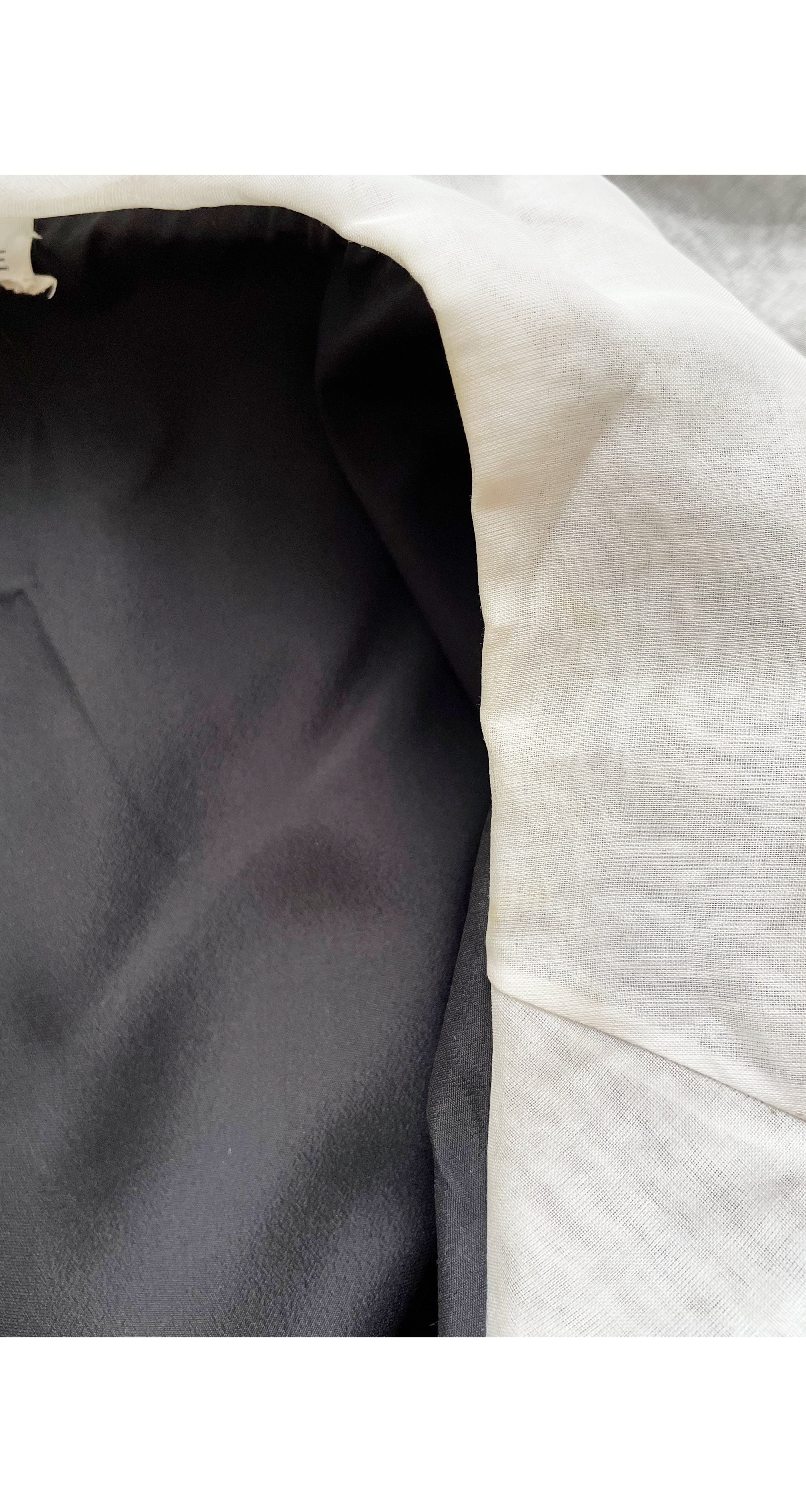 1991 S/S White Silk Organza Collar Black Crepe Dress