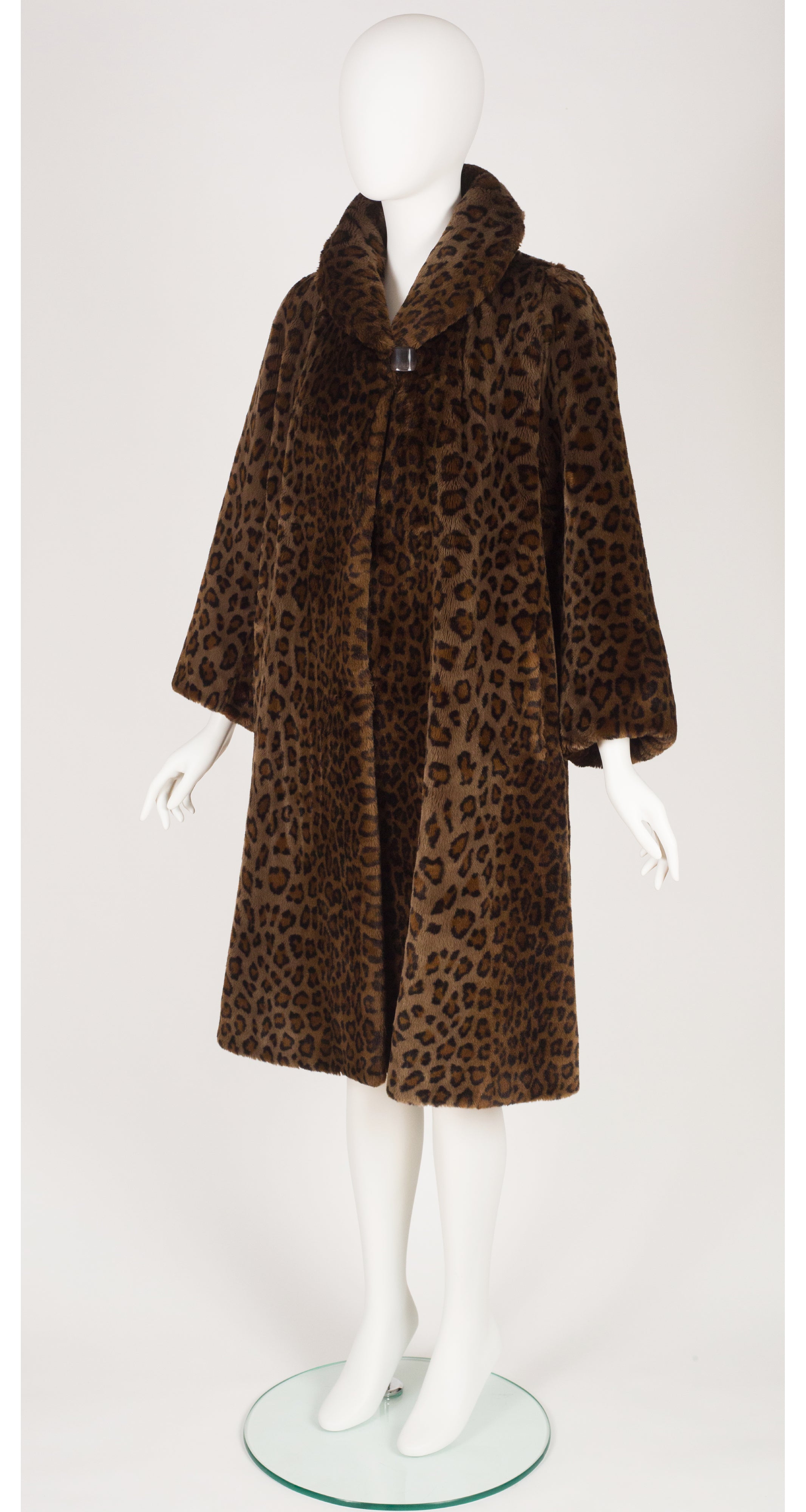 Daville Paris 1980s Brown Leopard Print Faux Fur Coat Featherstone Daville Paris 1980s Brown Leopard Print Faux Fur Coat Featherstone