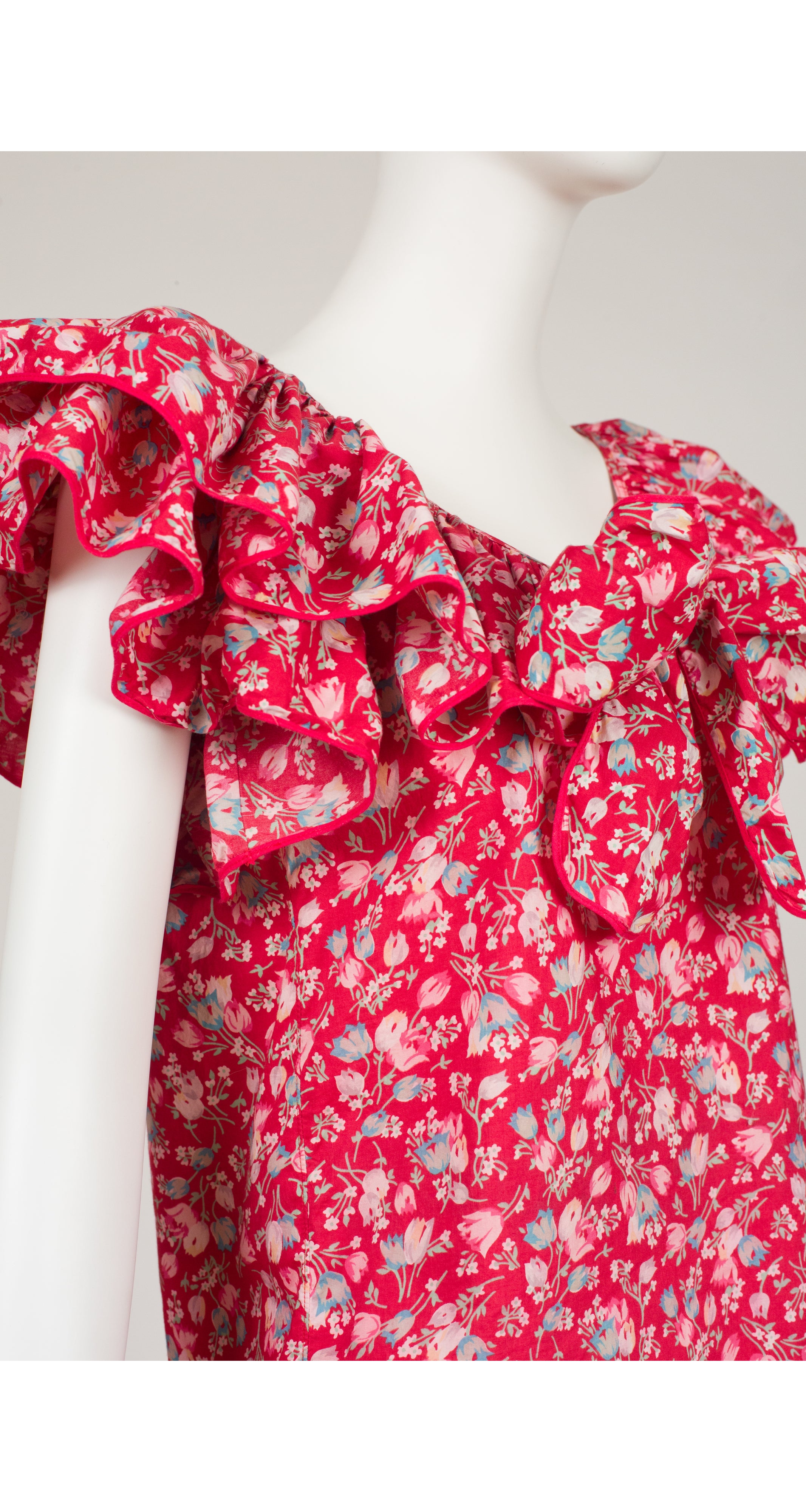 1982 S/S Red Floral Cotton Ruffle Collar Top